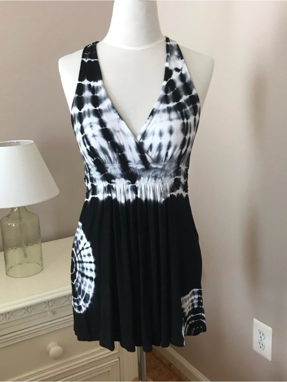 Boston Proper Black and White Tie-Dye V-Neck  Top Sz Large summer Tunic